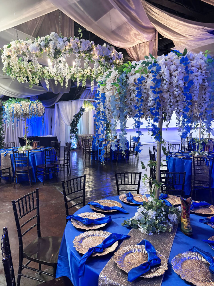 Table centerpiece featuring blue florals and gold accents