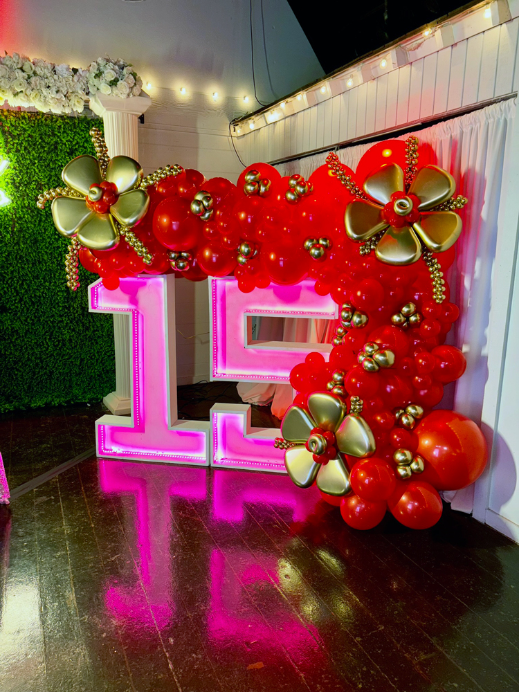 Balloon red-themed backdrop for perfect photos