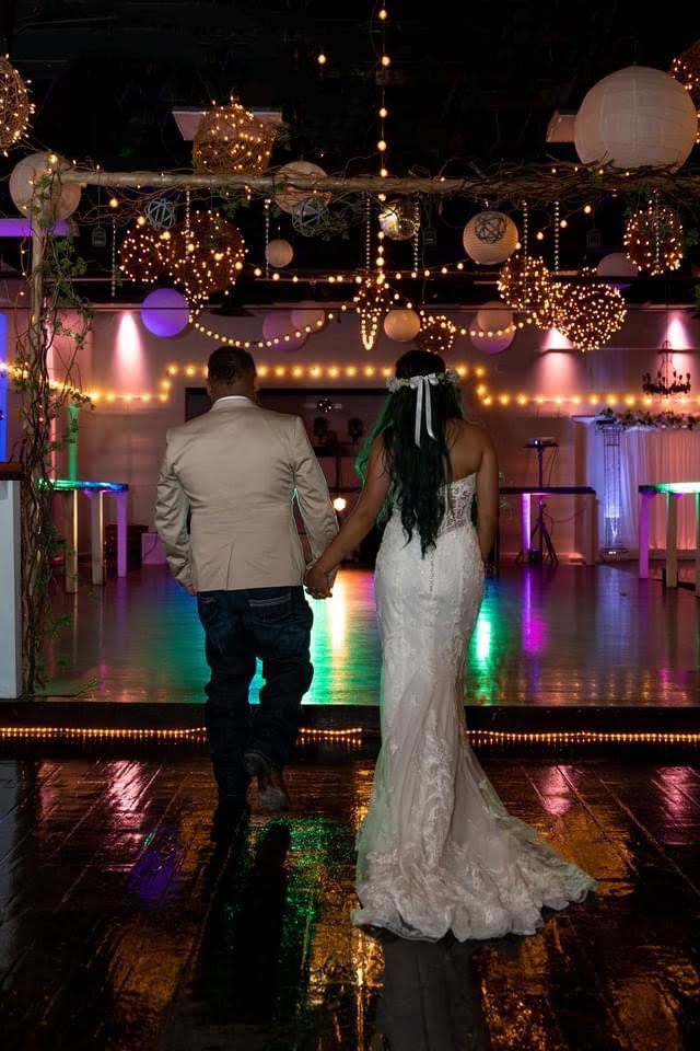 bride & groom on dance floor